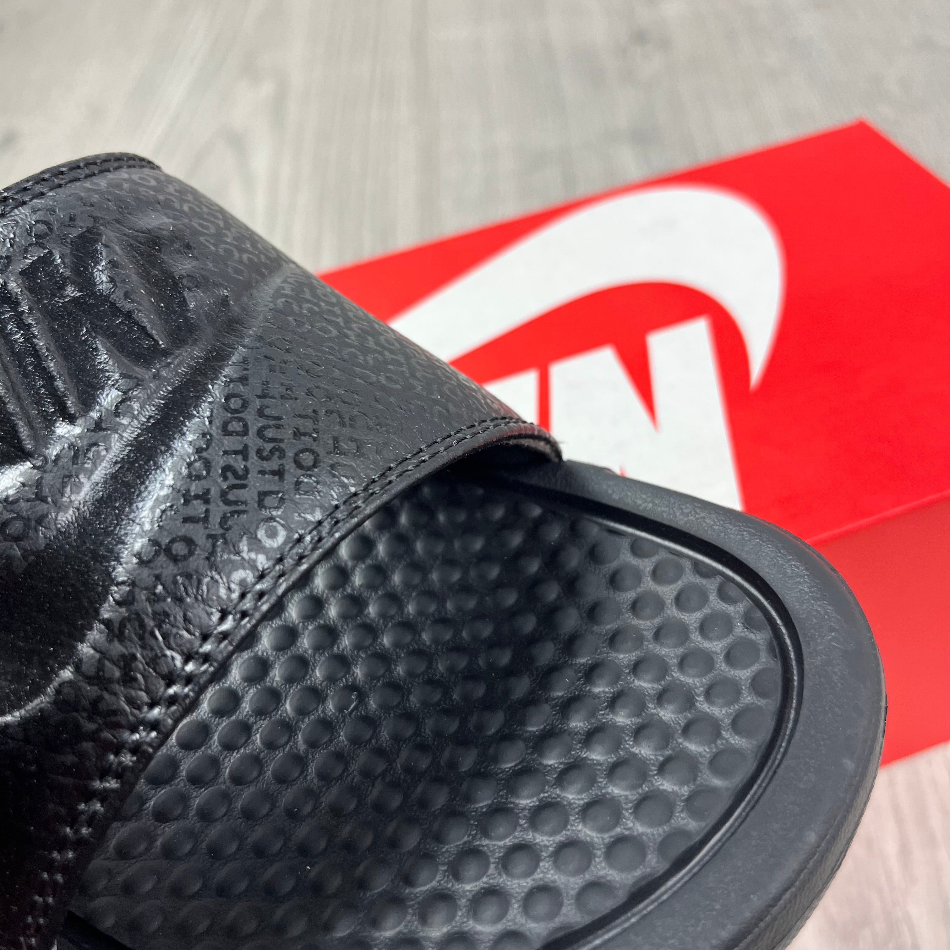 Nike Benassi Slides - Black
