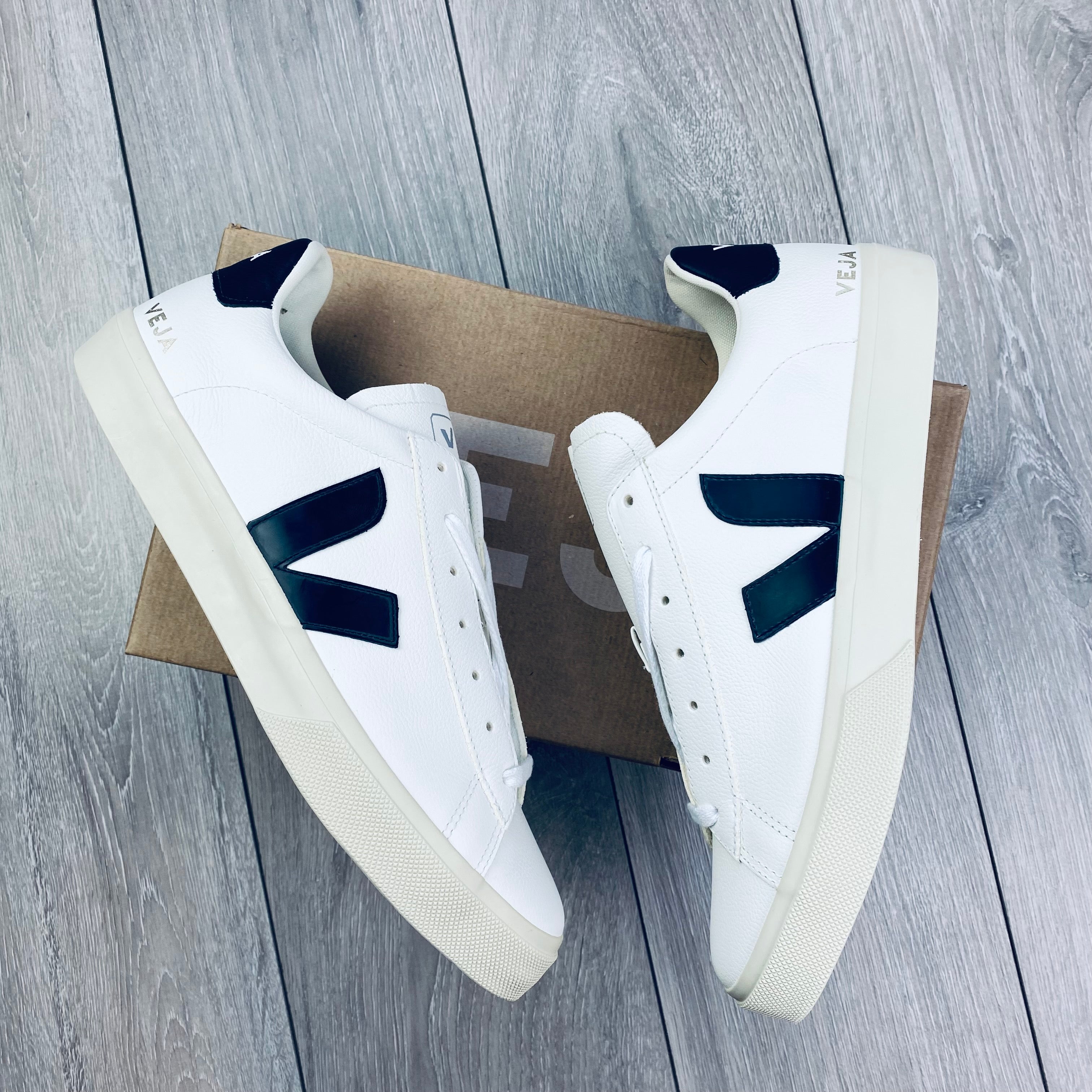 Veja Campo Sneakers - White